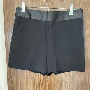 Shorts tuxedo style